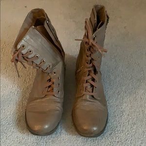 Combat boots